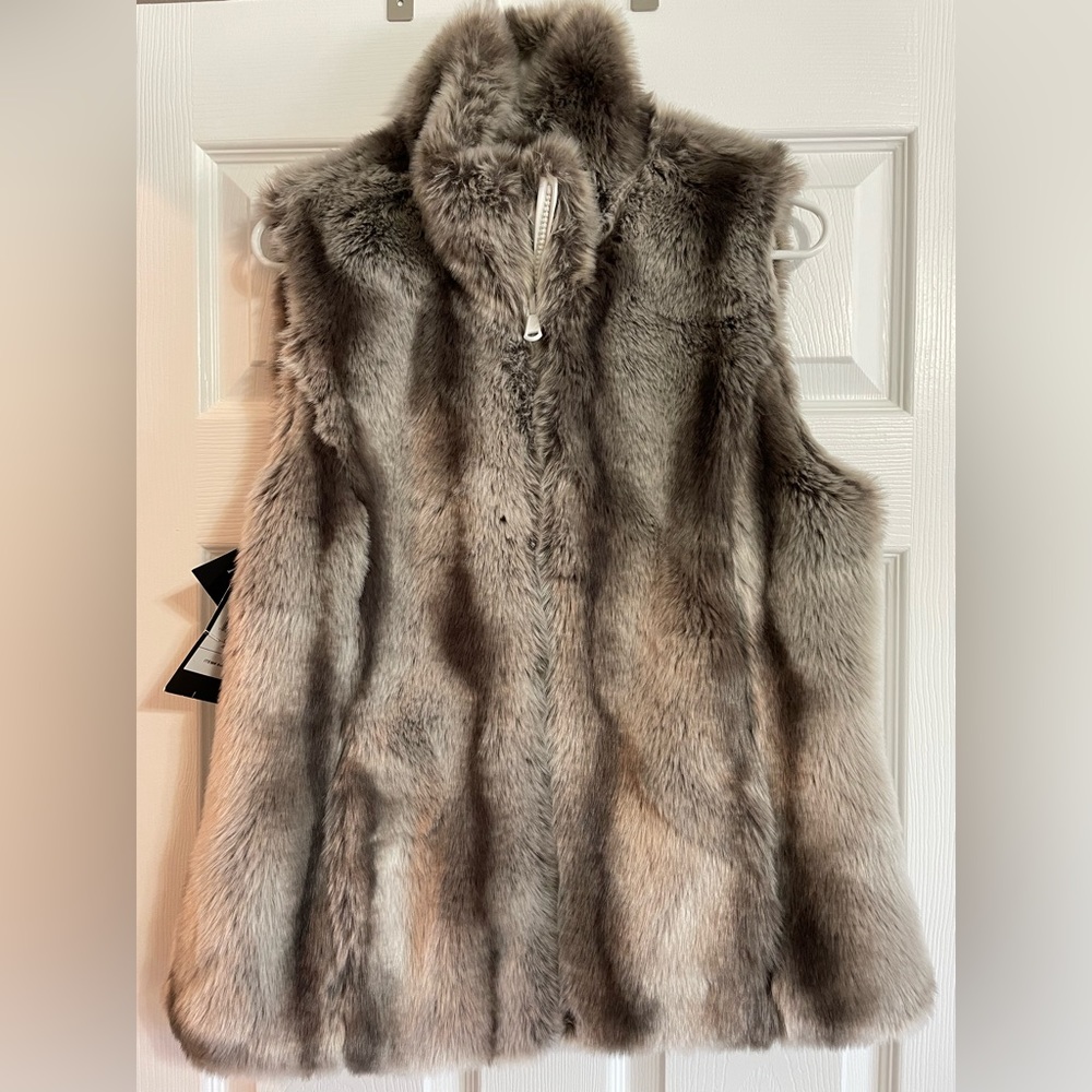 **NWT***Kristen Blake ladies small faux fur reversible vest